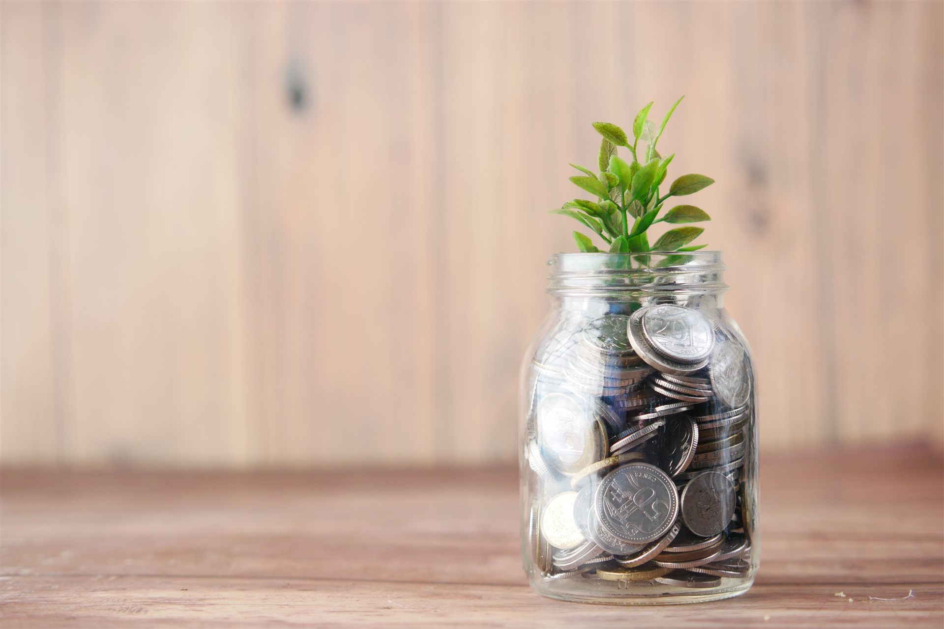 Invertir vs. ahorrar: la diferencia que cambia tus decisiones
