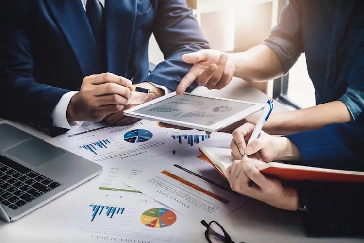 Marketing de nicho: por qué conviene escuchar con ojo crítico los consejos de los mayores